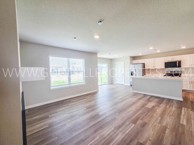 Foto del edificio - Never Lived In! Brand New 3 Bed, 2.5 Bath Townhome in Waukee