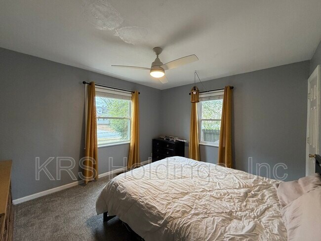 Foto del edificio - 412 E Westmont Ave