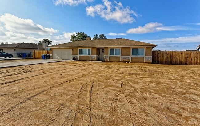 Foto del edificio - Desirable Apple Valley Single-Story on Expansive Lot | 3 Bed, 2 Bath Beauty