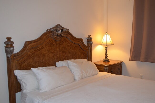 King Bed - 11013 Legacy Ln