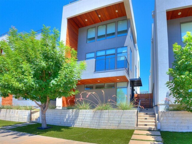 Building Photo - 825 NW 6th St