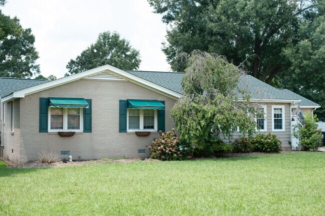 Foto del edificio - 1782 Chicora Rd