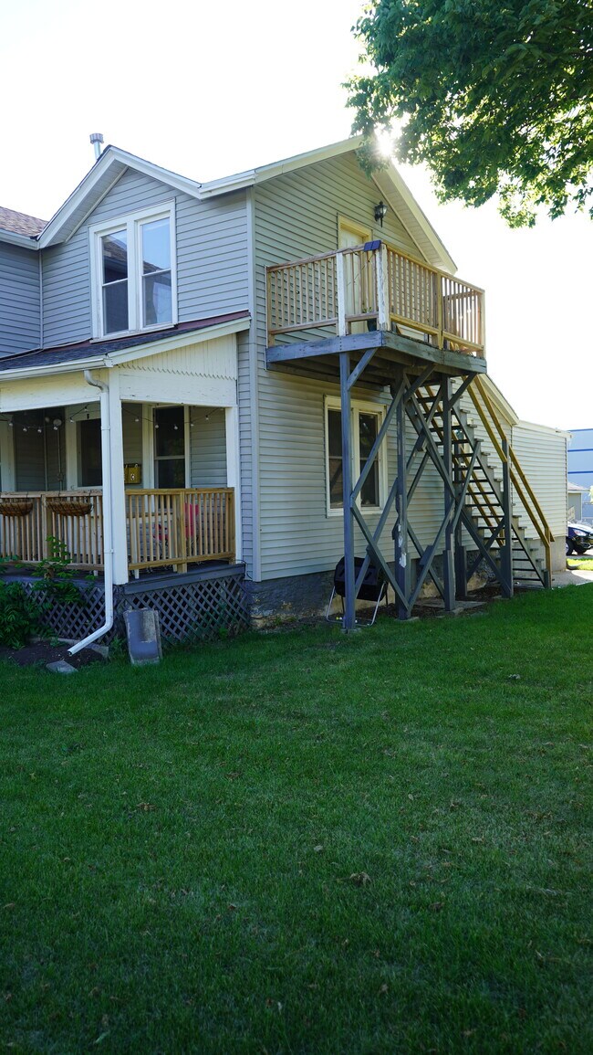 Building Photo - 339 Woodlawn Ave