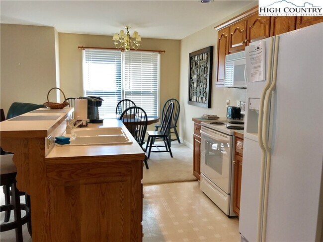 Foto del edificio - 155 Birkdale Ct