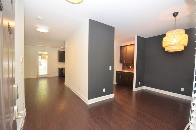 Building Photo - 1640 Drew Dr