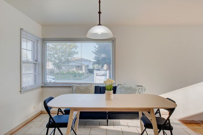 Foto del edificio - 8328 W Maple Ave