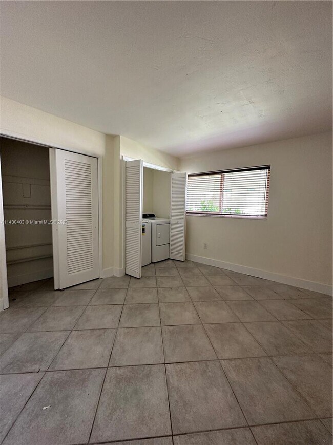 Foto del edificio - 2115 NE 37th Dr