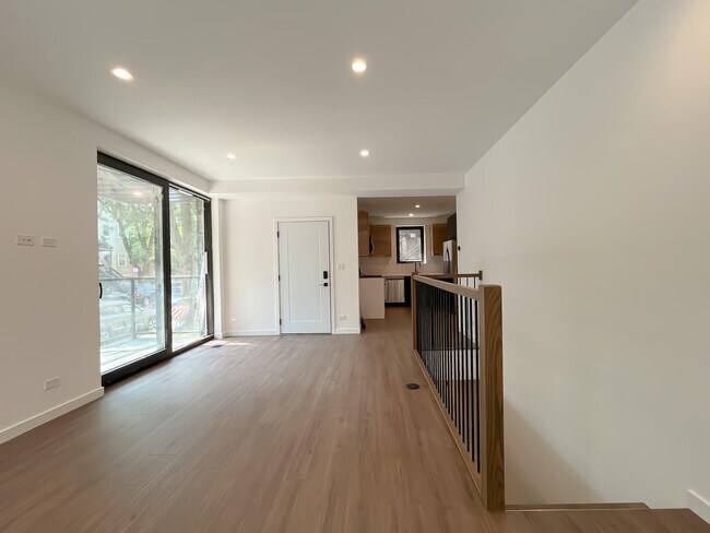 Foto del edificio - 3710 N Kenmore Ave