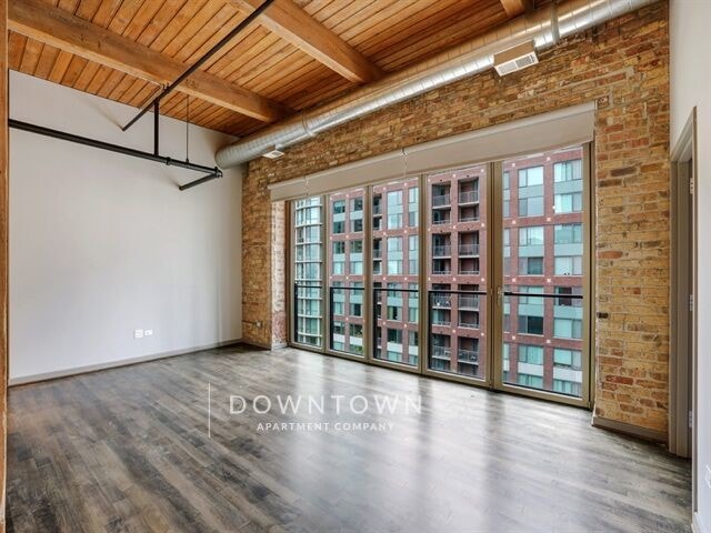 Building Photo - 455 E Illinois St