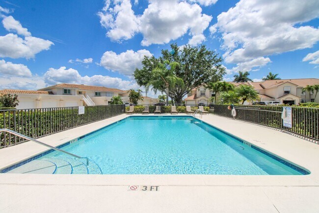 Building Photo - CALLING ALL BOATERS ** MANATEE WATCHERS ** WATERFRONT 1 BEDROOM\1 BATH FIRST FLOOR ADORABLE CONDO...
