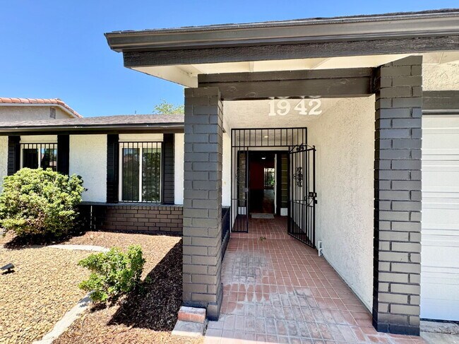 Foto del edificio - $500 Off! Fully Remodeled Home Near The St...