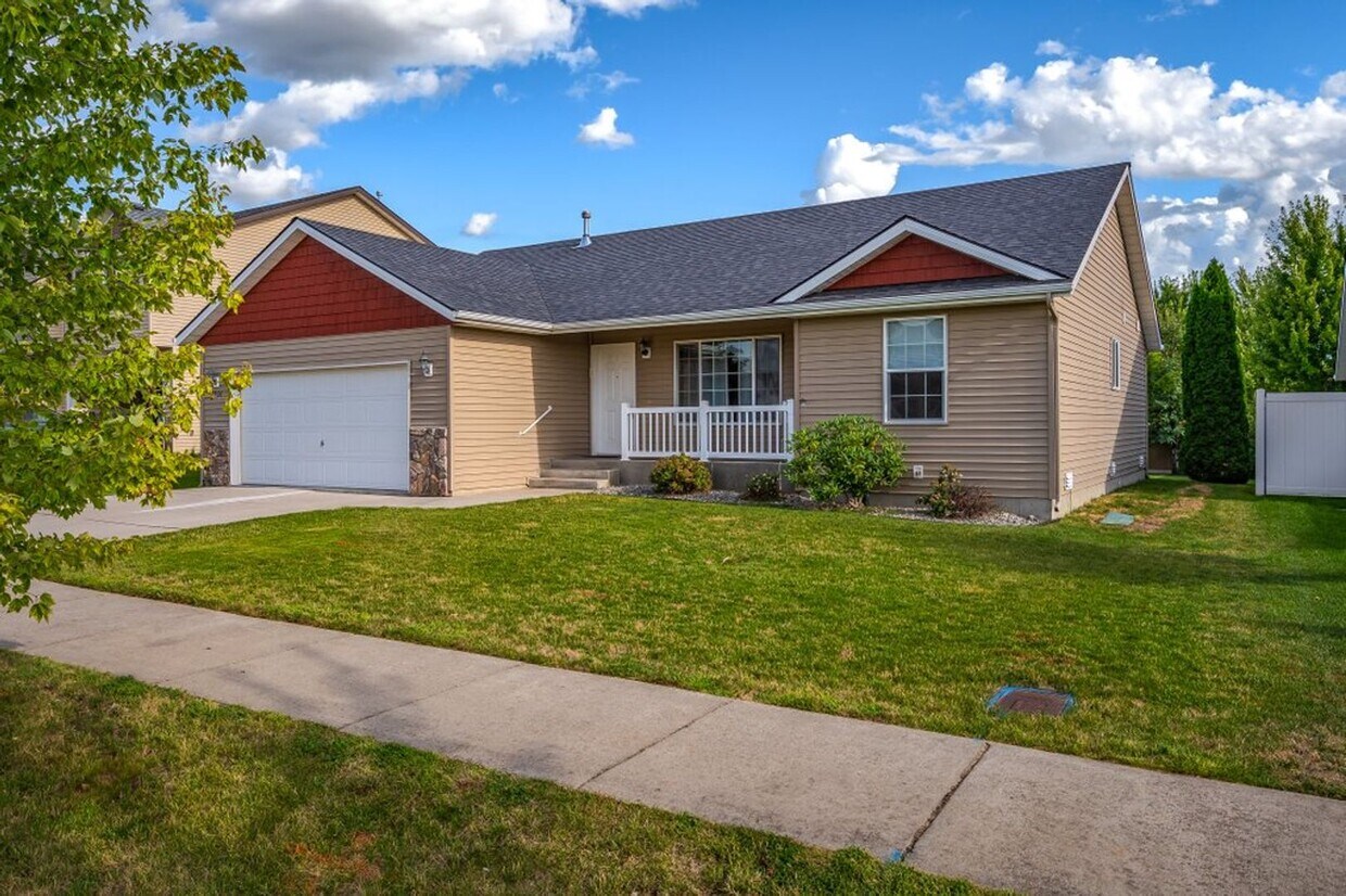 Foto principal - 3 bed 2 bath rancher