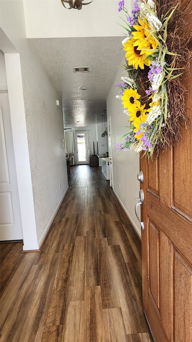 Foto del edificio - 2606 Oakwood Blf Trl