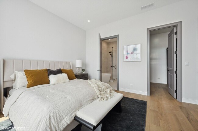 Foto del edificio - 3739 N Clifton Ave