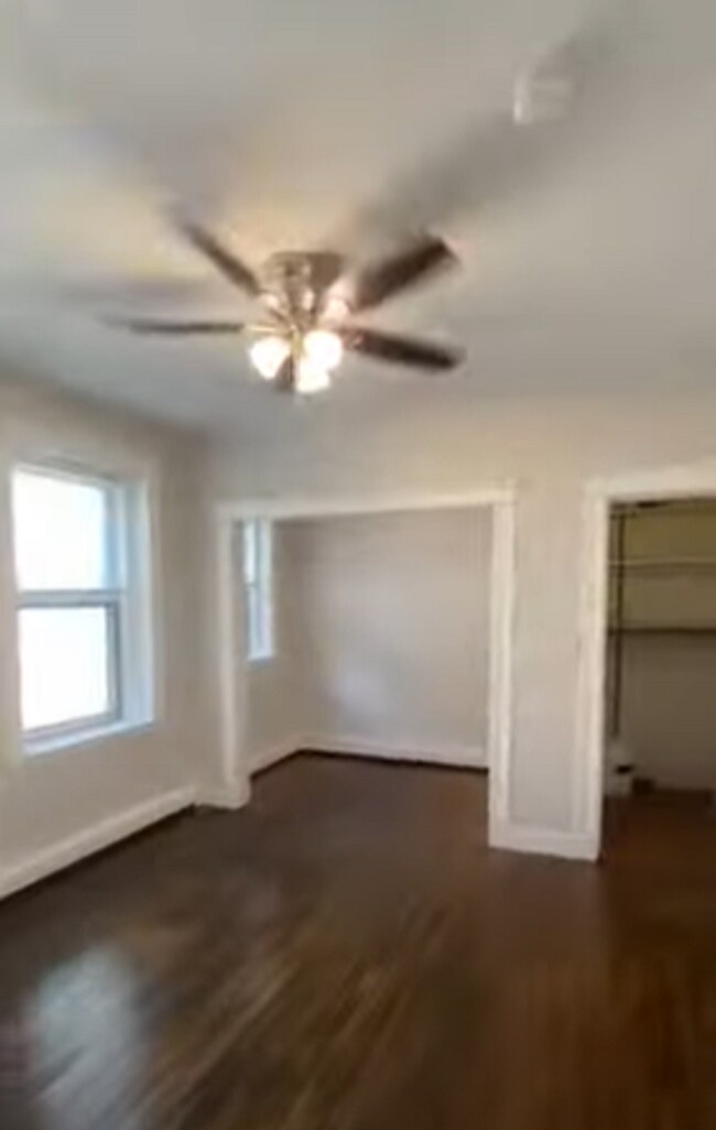 Building Photo - Beautiful Studio Condo in Vibrant Brighton!