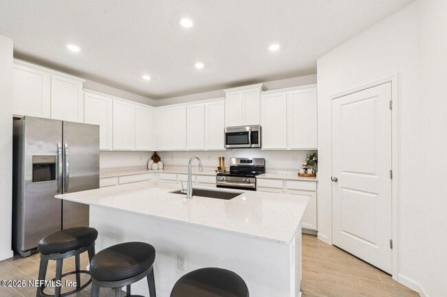 Foto del edificio - 2630 Seasons Rd