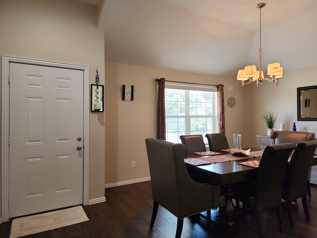 Comedor formal o área de oficina - 605 Blair Dr