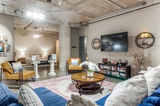 Building Photo - 1122 Jackson St