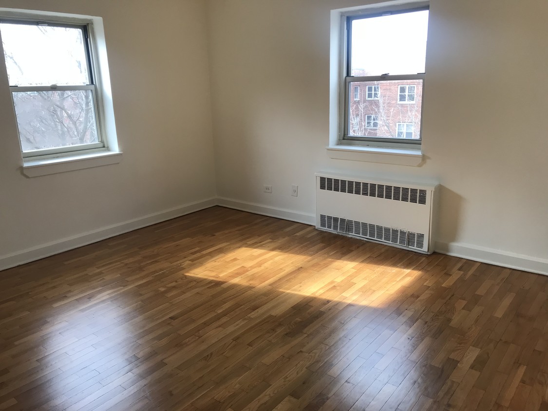 Primary Photo - 42-60 Bowne St