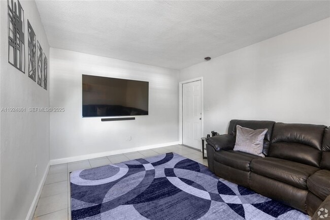 Foto del edificio - 5755 NW 7th Ave