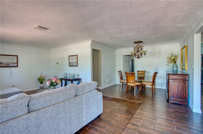 Foto del edificio - 3513 E Shore Rd