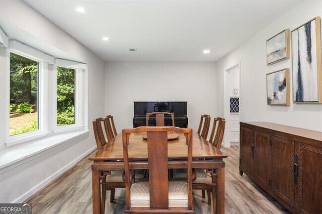 Foto del edificio - 4989 Kingswood Dr