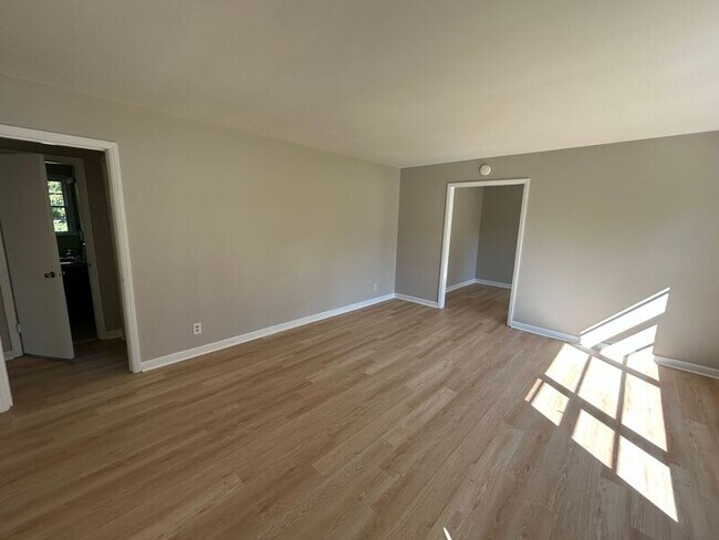 Foto del edificio - 112 19th Ave NW