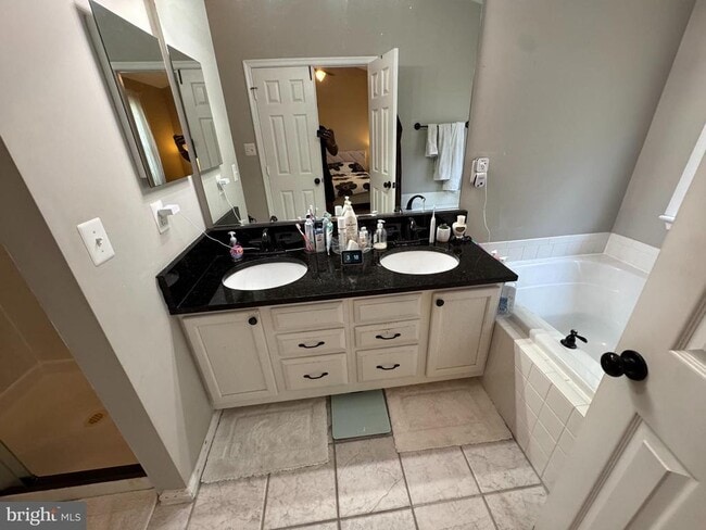 Building Photo - 6101 Lands End Ct