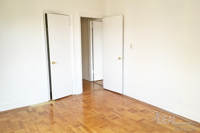 Building Photo - 209 Brighton 15Th St