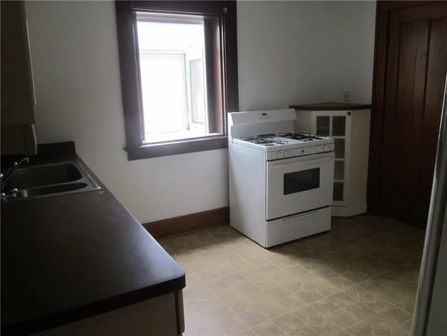 Building Photo - 192 Congress Ave