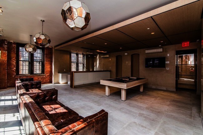 Building Photo - 17 Monitor St