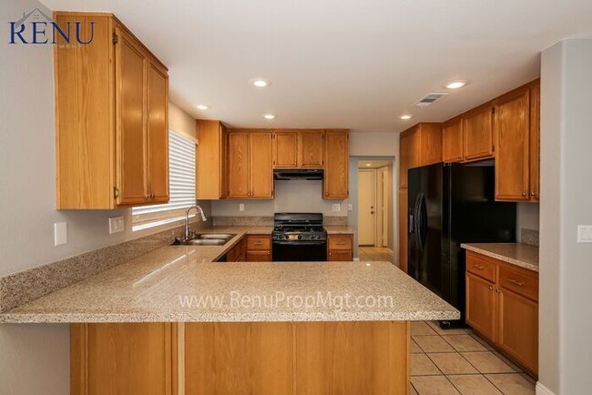 Building Photo - AVAILABLE NOW!! $300 OFF FIRST MONTH!!