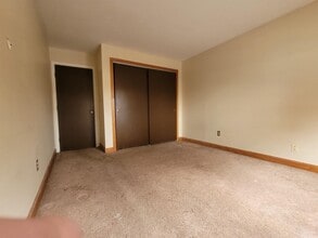 Building Photo - 8 Lancelot Court