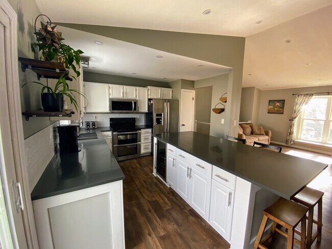 Building Photo - 11439 W 103rd Dr