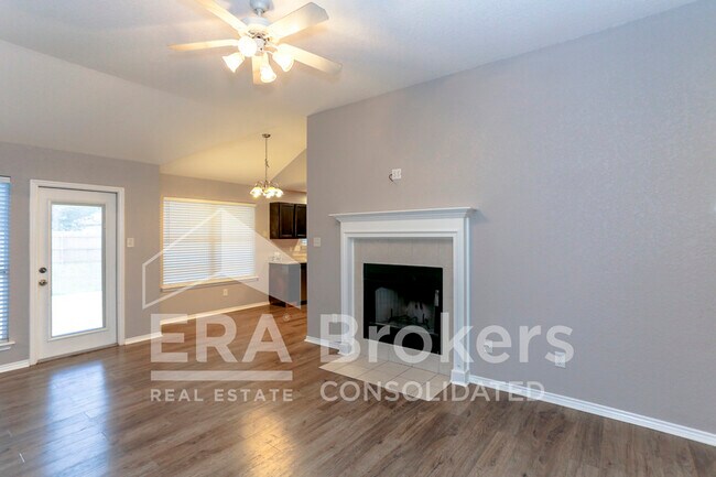 Foto del edificio - 1614 Twisted Oak Dr