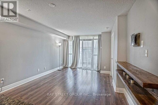 Building Photo - 525-525 Wilson Ave