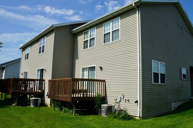 Foto del edificio - Spacious 2BR Townhomes with Garage & In-Unit Laundry – Stoughton