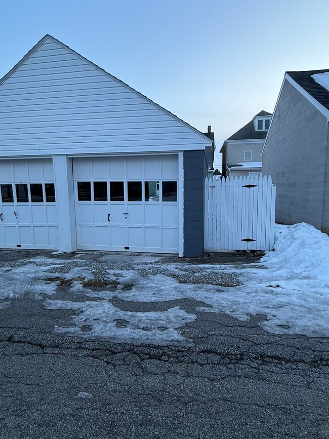 single car garage with rear exit into yard and side entrance - 343 High St
