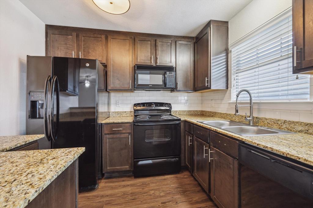 Foto principal - 214 W 17th St