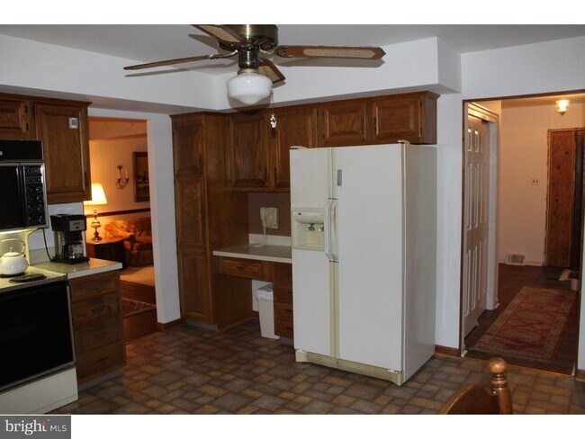 Building Photo - 202 N Benjamin Dr