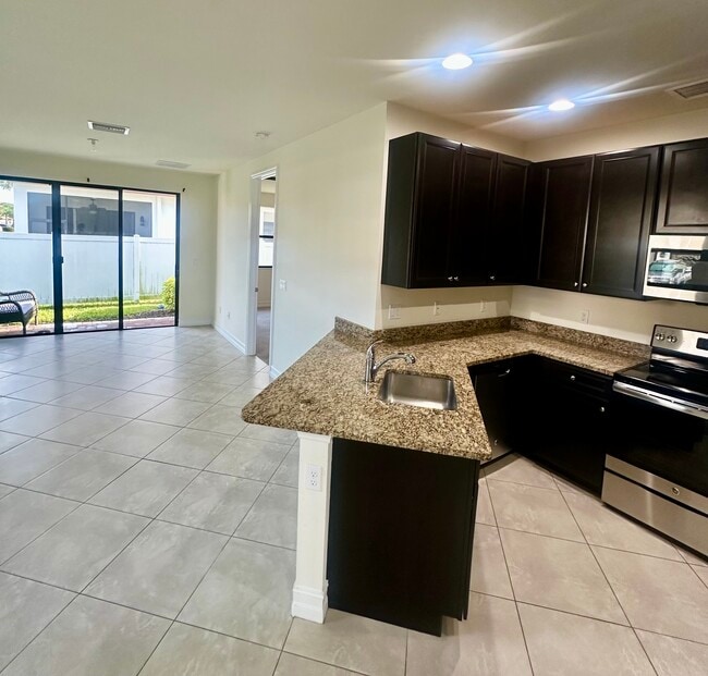 Living area - 15821 Portofino Springs Blvd