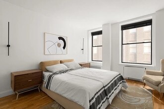 Building Photo - 32 W 40th St
