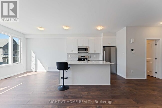 Building Photo - 304 Clearpath Private