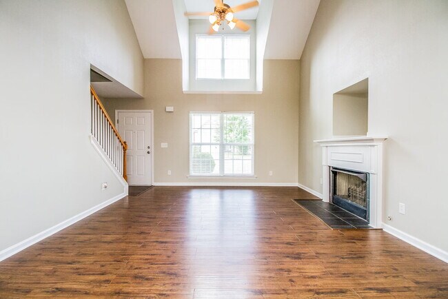 Building Photo - 159 Lyndhurst Dr