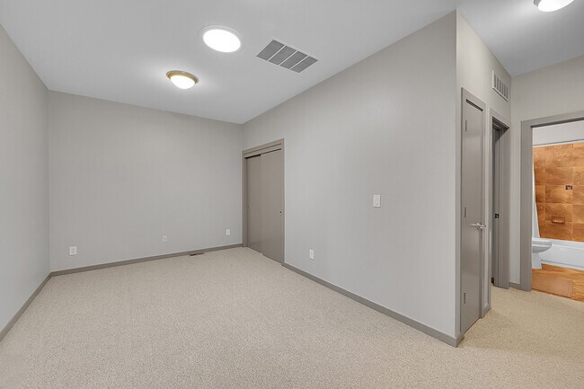 Building Photo - 4158 Longview Ln