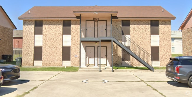 Building Photo - 1605 Benttree Dr