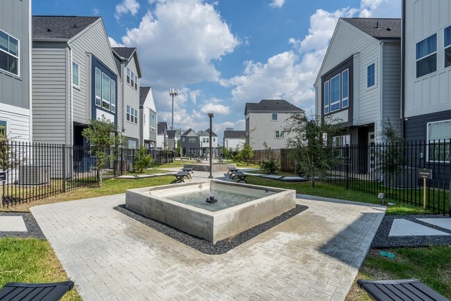 Building Photo - 8324 Springwood Cyn Ln