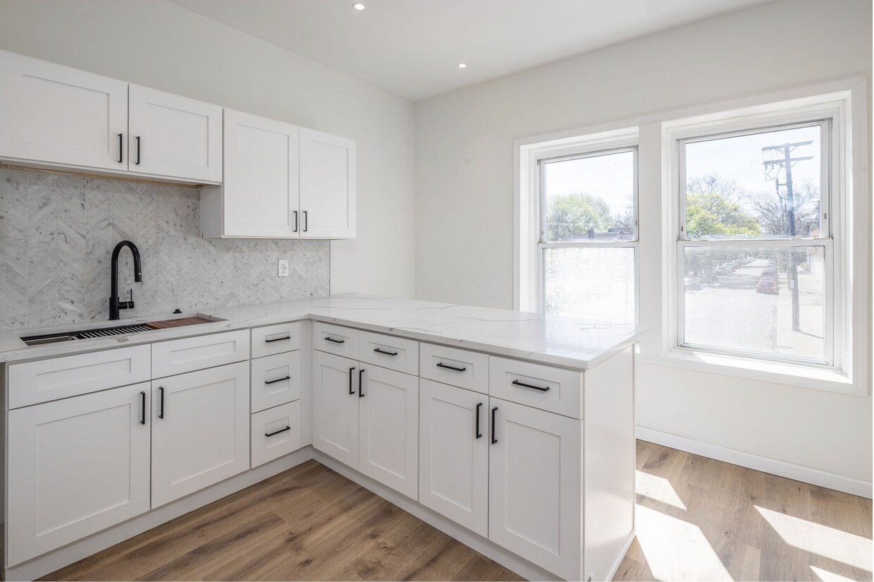 Foto principal - 3250 Lorain Ave