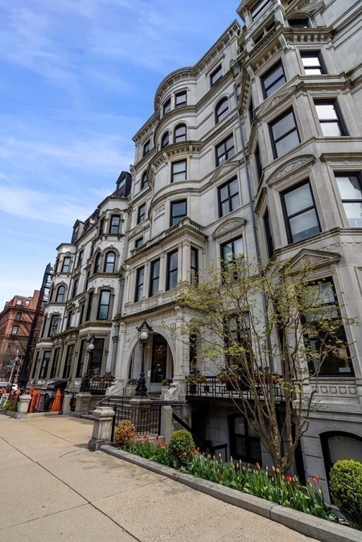 Foto del edificio - 166 Commonwealth Ave