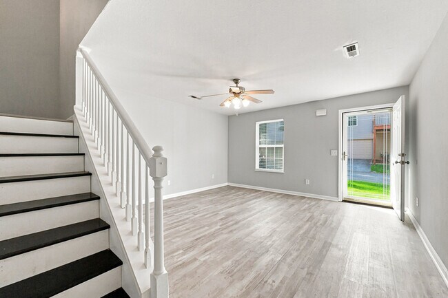 Foto del edificio - 8705 Mowbray Way